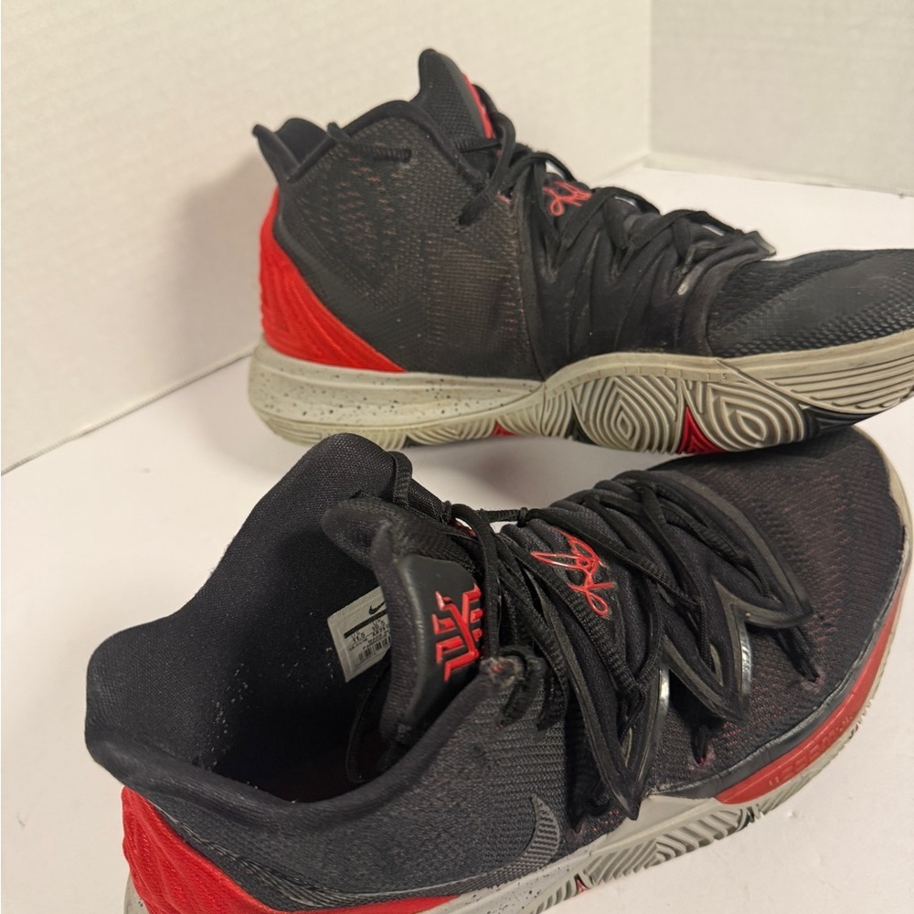 Size 11.5 - Nike Kyrie 5 EP Bred - AO2919-600 - Picture 5 of 11